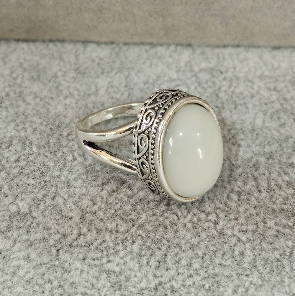 Oval Cocktail Ring - Picture 4 of 6